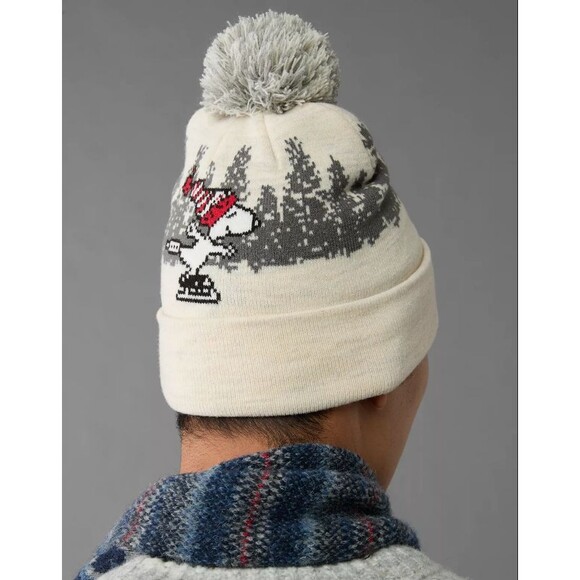 American Eagle Peanuts Snoopy White Hat Beanie Cuff Pom Pom NWT - Picture 4 of 5